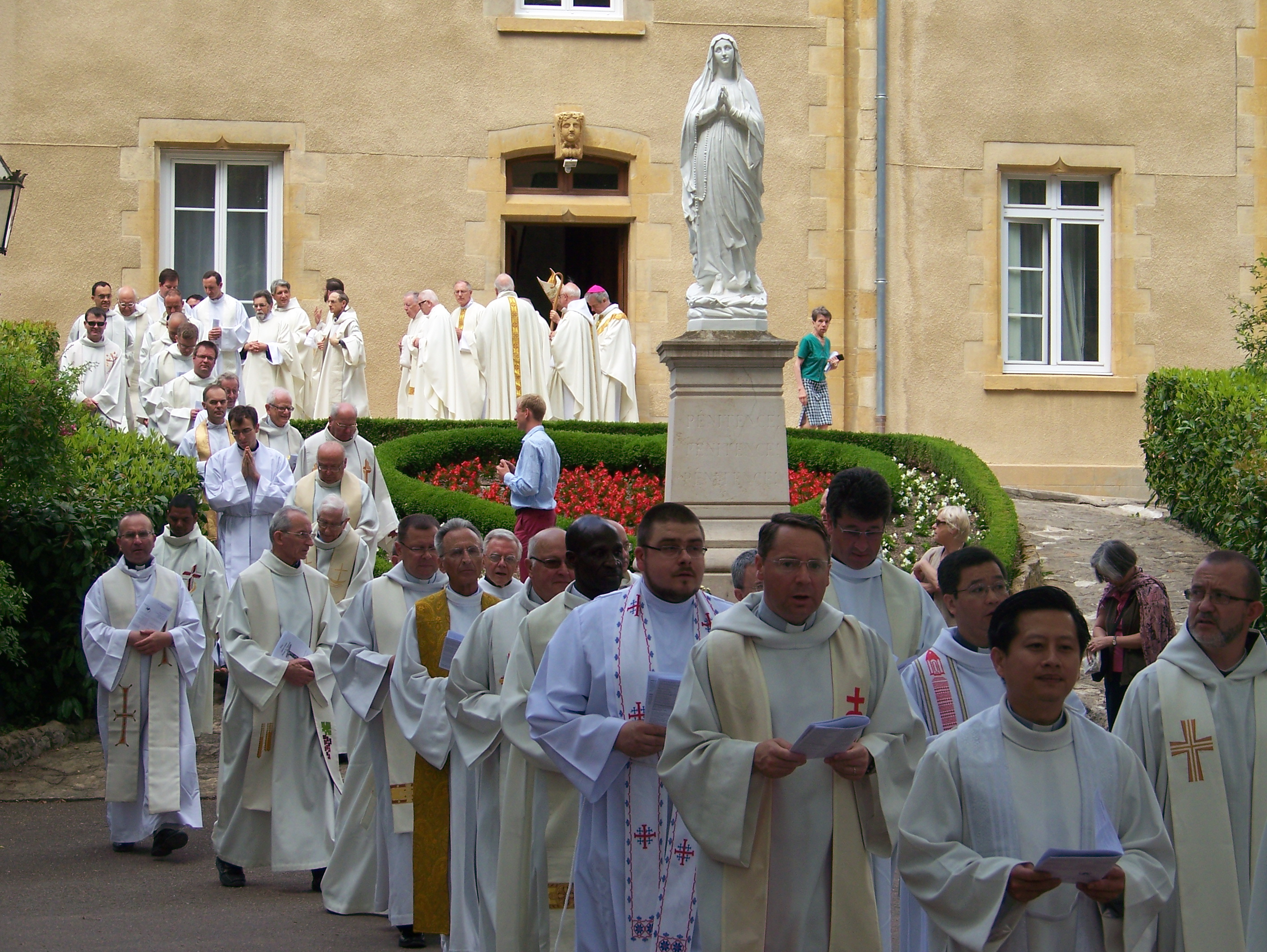 prêtres paray-le-monial